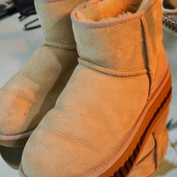 UGG BOOTS (PREOWNED) - Picture 4 of 6